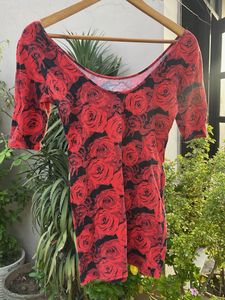 Red Rose Print 3/4 Sleeve Top