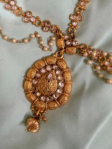 Elegant Kundan Maang Tikka