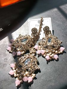 Exquisite Kundan Earrings & Maang Tikka Set