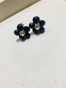 Black Flower Beaded Stud Earrings