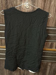 Stylish Sleeveless Black Polka Dot Vest with Graph