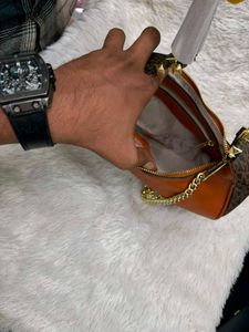 Micheal kors slingbags