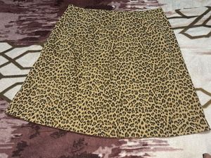 Chic Leopard Print Pleated Midi Skirt