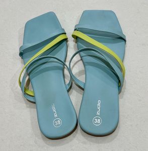 Stylish Blue &amp; Yellow Strap Sandals