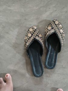Embellished Juttis/Mojaris