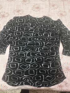 Stylish Black Printed Top in XL size