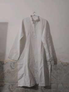 Men's White Embroidered Kurta