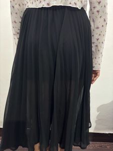Chic Black Pleated Midi Skirt
