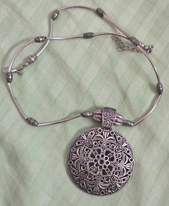 Oxidised Silver Tone Pendant Necklace and earings