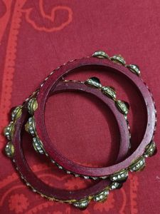 Elegant Stone-Studded Bangle Set