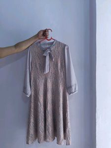 Elegant Grey Dress with Leaf Pattern