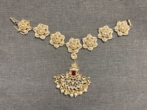 Elegant Kundan Maang Tikka