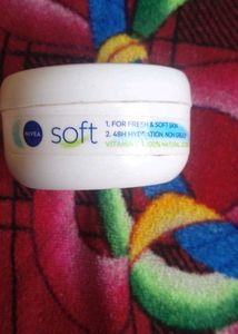 Nivea Soft Light Moisturizing Cream