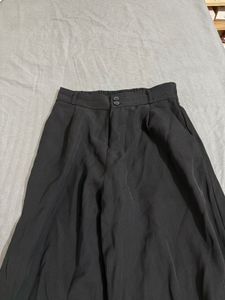 Chic Black Wide-Leg Trousers