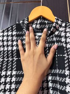 Chic Black &amp; White Plaid Mock Neck Top