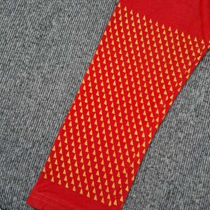 👖 | Red Leggings with Textured Ankle Detail