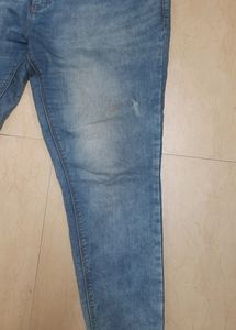 Light Wash Frayed Hem Jeans