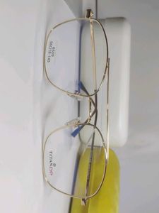 Stylish Gold Titan Eye + Frame