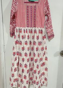 Elegant Cream Kurta with Pink Paisley Print