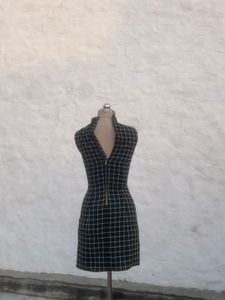 Chic Checked Sleeveless Dress