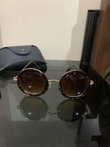 Stylish Round Sunglasses with Leopard Print Accent