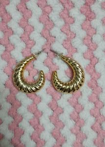Chic Gold Tone Hoop Earrings