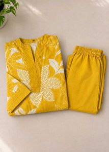 💛 Your next pretty pick — Floral Kurti Set