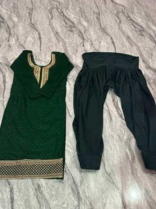 Elegant Emerald Kurta with Gold Embellishments