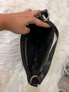 Chic Black Croc Embossed Shoulder Bag