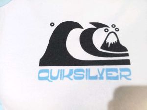 Surf's up 🌊"Classic Quiksilver baseball Top