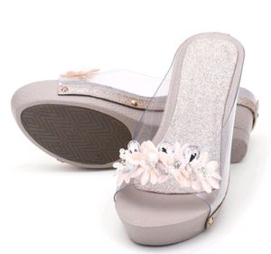 unused heels(SIZE-6 IND)