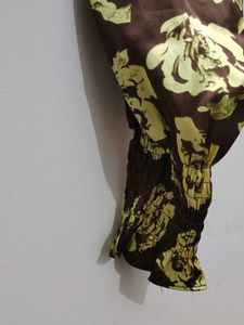 Floral Print Twist Front Crop Top