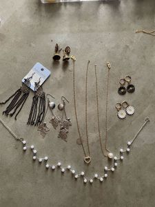 Assorted Women's Jewelry Lot combo