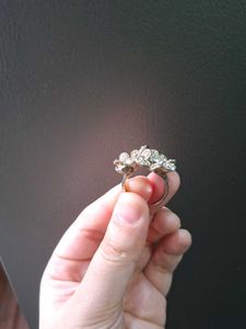 Elegant Floral Ring with Rhinestones