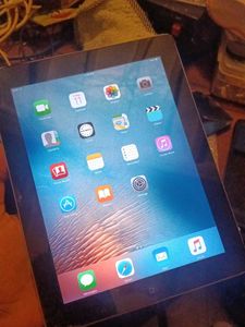Apple iPad2 working fine only touch crack