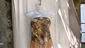 43209. Stylish Fringed Tube Top