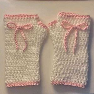 ✮⋆˙𝜗ৎPink Crochet hand Warmers✮⋆˙𝜗ৎ