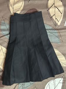 Chic Black Pleated Mini Skirt