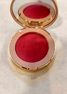 Gucci blush  intense plum 09