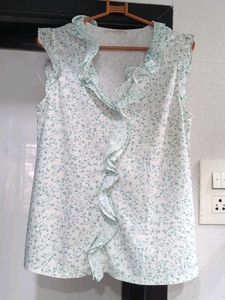 Chic Floral Ruffle V-Neck Top