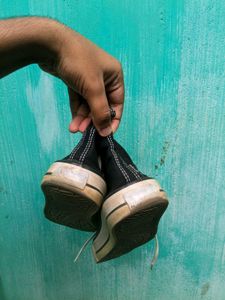 Classic Black High-Top Sneakers for Unisex