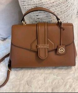 Micheal kors slingbags