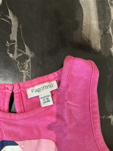 sleeveless t-shirt