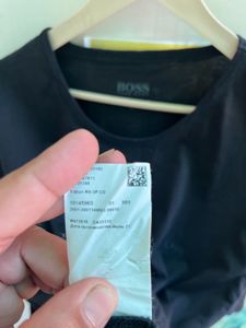 Hugo Boss basic black tee (T553)