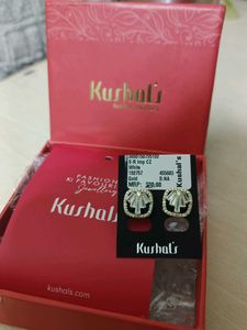 Studs earrings (brand new)