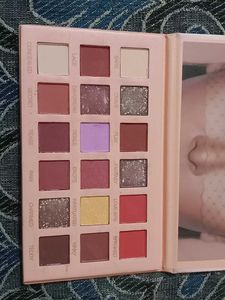 Eyeshadow Palette with Rose Design