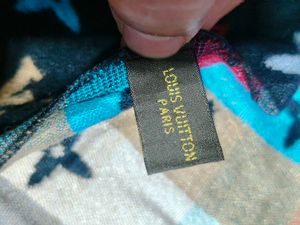 Louis Vuitton iconic Designe Logo Print Scarf