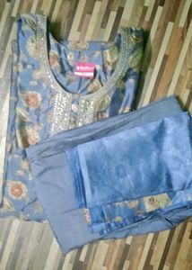 Elegant Floral Embroidered Kurti