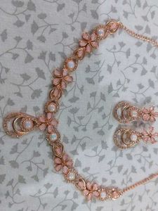 Elegant Rose Gold Floral Necklace &amp; Earrings Set