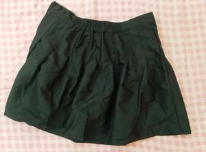 black Pleated skirt
